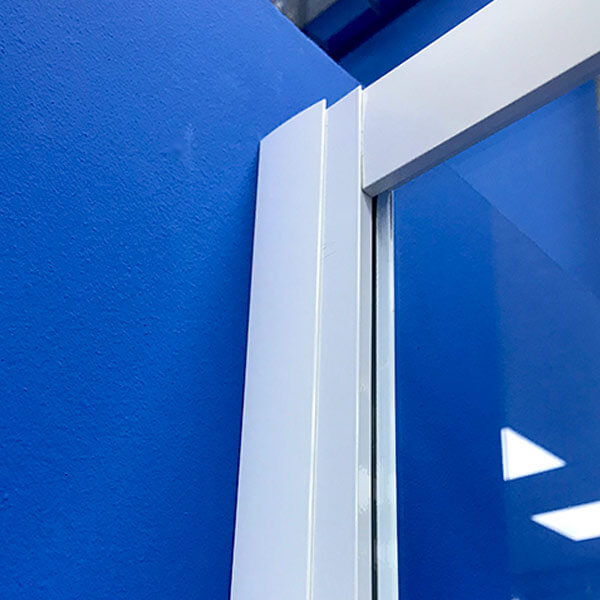 Душевая дверь в нишу AVS Квант 140 профиль белый глянец, стекло прозрачное Душевая дверь в нишу AVS Квант 140 профиль белый глянец, стекло прозрачное