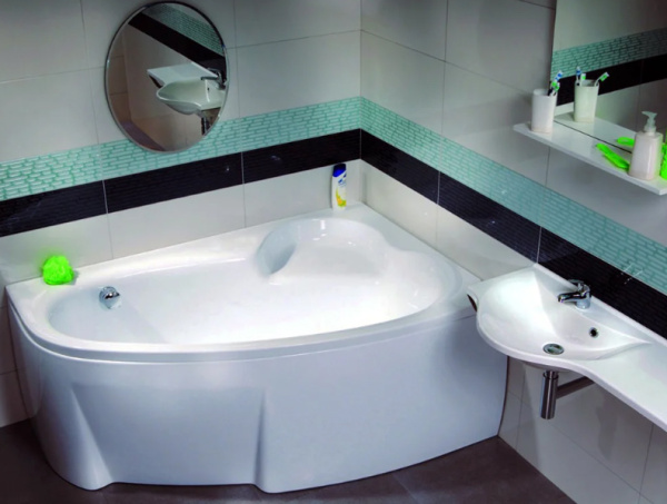 Акриловая ванна Ravak Asymmetric 160x105 R белая, с ножками и экраном Акриловая ванна Ravak Asymmetric 160x105 R белая, с ножками и экраном